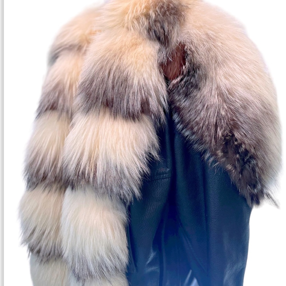 VINTAGE - Black Leather Jacket with Genuine Fox Fur Embellishment